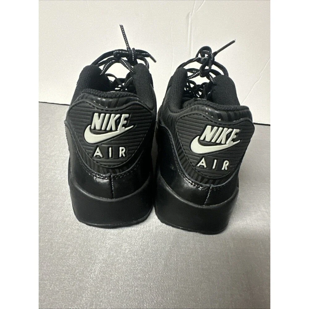 Nike Air Max 90 Size 5.5y  307793-074